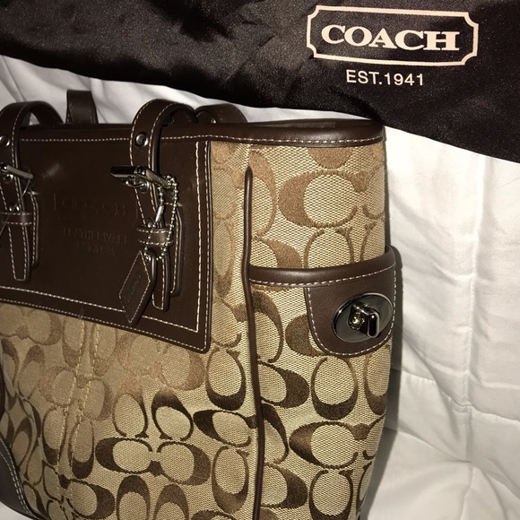 ๐ CLASSY COACH BAG - Picture 4 of 8